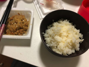 混ぜた納豆と混ぜたバターご飯